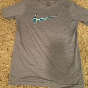 Boy Nike tee medium